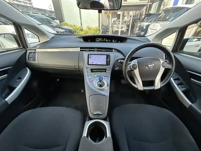 トヨタ プリウス ＰＨＶ S 兵庫県 2012(平24)年 7.5万km ホワイトパールクリスタルシャイン (株)IDOMが運営する【じしゃロン西宮店】の自社ローン専用車両になります。こちらは現金またはオートローンご利用時の価格です。自社ローンご希望の方は別途その旨お申付け下さい/＊ETC/＊パワステ/＊パワーウィンドウ/＊アイドリングストップ/＊クルーズコントロールあり/＊バックカメラ/＊フルセグ/＊横滑り防止装置/＊オートライト/＊カーテンバック