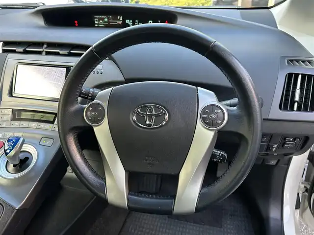 トヨタ プリウス ＰＨＶ S 兵庫県 2012(平24)年 7.5万km ホワイトパールクリスタルシャイン (株)IDOMが運営する【じしゃロン西宮店】の自社ローン専用車両になります。こちらは現金またはオートローンご利用時の価格です。自社ローンご希望の方は別途その旨お申付け下さい/＊ETC/＊パワステ/＊パワーウィンドウ/＊アイドリングストップ/＊クルーズコントロールあり/＊バックカメラ/＊フルセグ/＊横滑り防止装置/＊オートライト/＊カーテンバック