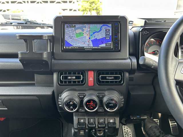 スズキ ジムニー XC 静岡県 2021(令3)年 1.5万km ブルーイッシュブラックパール3 ~4WD＆ターボ~/ユーザー買取車両/セーフティサポート装着車/純正LEDヘッドライト/社外SDナビ/　【CD/DVD/BT/地デジフルセグTV】/社外16インチAW/社外グリル（純正グリル積み込み）/バックカメラ/ETC/シートヒーター/衝突被害軽減システム/車線逸脱警報/アイドリングストップ/ダウンヒルコントロール/オーバーフェンダー