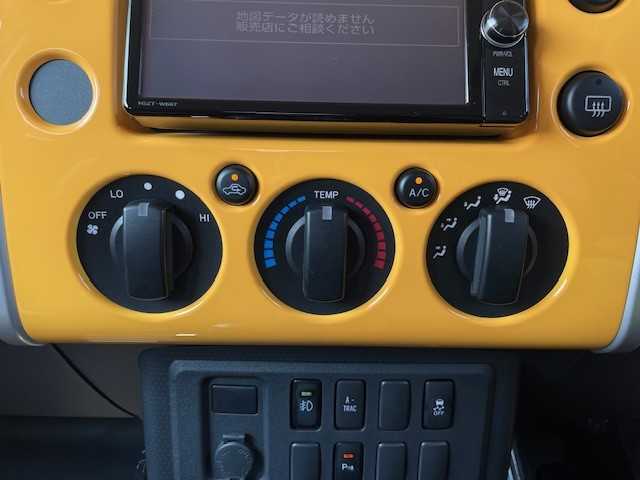 トヨタ ＦＪクルーザー カラーパッケージ 長野県 2017(平29)年 7.7万km イエロー/ホワイト AIS検査済み/【2508020082】/純正ナビ/バックカメラ/メッキグリル/JAOSバンパーガード（社外）/フォグランプ/サイドデカール/マフラーカッター/17AW マーテルギアビースト（社外）/BFグッドリッチA/T KO2（社外）/Bratオリジナルリフトアップキット（社外）/バックランプ（社外）/社外パーツ取付有