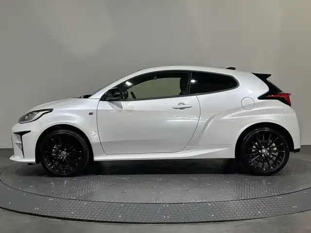 トヨタ ＧＲヤリス RS 愛媛県 2022(令4)年 2.1万km プラチナホワイトパールマイカ ・８型ナビ（フルセグＴＶ・ＢＴ・ＦＭ・ＡＭ）/・バックカメラ　/・ＥＴＣ２．０　/・衝突軽減ブレーキ　/・レーンキープアシスト　/・レーダークルーズコントロール　/・ＤＮ席シートヒーター　/・ステアリングヒーター/・オートマチックハイビーム