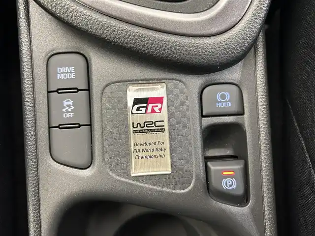 トヨタ ＧＲヤリス RS 愛媛県 2022(令4)年 2.1万km プラチナホワイトパールマイカ ・８型ナビ（フルセグＴＶ・ＢＴ・ＦＭ・ＡＭ）/・バックカメラ　/・ＥＴＣ２．０　/・衝突軽減ブレーキ　/・レーンキープアシスト　/・レーダークルーズコントロール　/・ＤＮ席シートヒーター　/・ステアリングヒーター/・オートマチックハイビーム