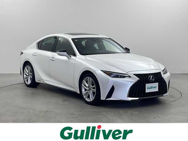 レクサス ＩＳ 300h 大分県 2021(令3)年 8.1万km ソニッククォーツ 純正ナビ/(BT/AM/FM/CD/DVD/フルセグ/AppleCarPlay/AndroidAuto）/衝突軽減システム/車線逸脱防止/先行車発進お知らせ/後退時速度抑制/クルーズコントロール/サンルーフ/前席シートヒーター/前席パワーシート/前後ドライブレコーダー/ETC2.0/電動格納ミラー/ステアリングスイッチ/純正１８インチAW/プッシュスタート/スマートキー/スペアキー