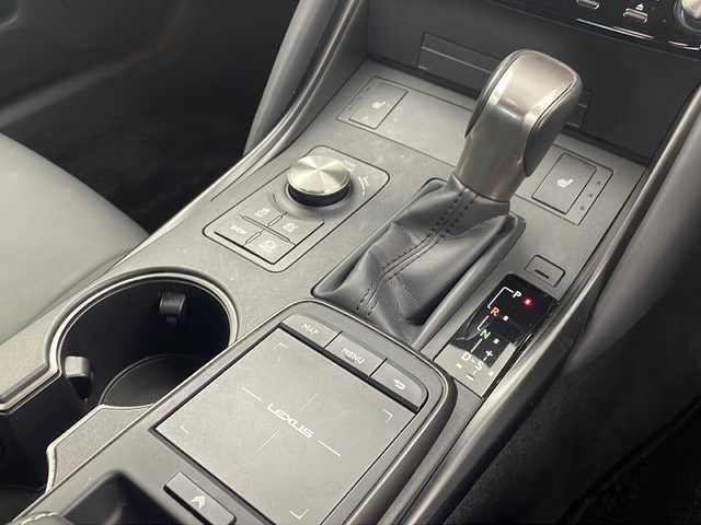 レクサス ＩＳ 300h 大分県 2021(令3)年 8.1万km ソニッククォーツ 純正ナビ/(BT/AM/FM/CD/DVD/フルセグ/AppleCarPlay/AndroidAuto）/衝突軽減システム/車線逸脱防止/先行車発進お知らせ/後退時速度抑制/クルーズコントロール/サンルーフ/前席シートヒーター/前席パワーシート/前後ドライブレコーダー/ETC2.0/電動格納ミラー/ステアリングスイッチ/純正１８インチAW/プッシュスタート/スマートキー/スペアキー
