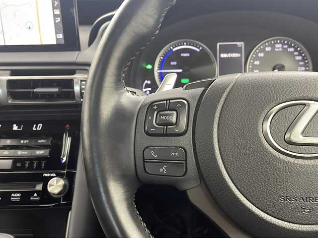 レクサス ＩＳ 300h 大分県 2021(令3)年 8.1万km ソニッククォーツ 純正ナビ/(BT/AM/FM/CD/DVD/フルセグ/AppleCarPlay/AndroidAuto）/衝突軽減システム/車線逸脱防止/先行車発進お知らせ/後退時速度抑制/クルーズコントロール/サンルーフ/前席シートヒーター/前席パワーシート/前後ドライブレコーダー/ETC2.0/電動格納ミラー/ステアリングスイッチ/純正１８インチAW/プッシュスタート/スマートキー/スペアキー