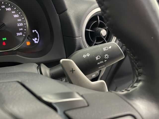 レクサス ＩＳ 300h 大分県 2021(令3)年 8.1万km ソニッククォーツ 純正ナビ/(BT/AM/FM/CD/DVD/フルセグ/AppleCarPlay/AndroidAuto）/衝突軽減システム/車線逸脱防止/先行車発進お知らせ/後退時速度抑制/クルーズコントロール/サンルーフ/前席シートヒーター/前席パワーシート/前後ドライブレコーダー/ETC2.0/電動格納ミラー/ステアリングスイッチ/純正１８インチAW/プッシュスタート/スマートキー/スペアキー