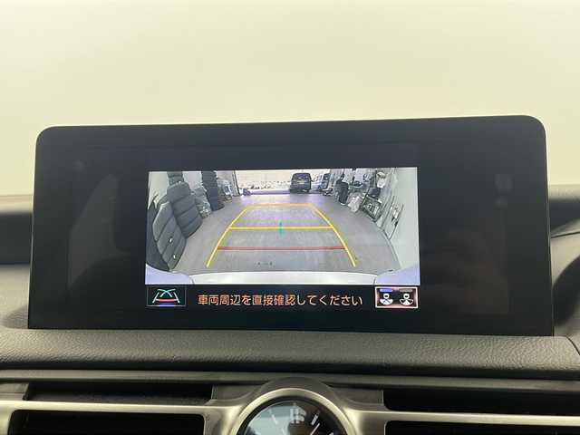 レクサス ＩＳ 300h 大分県 2021(令3)年 8.1万km ソニッククォーツ 純正ナビ/(BT/AM/FM/CD/DVD/フルセグ/AppleCarPlay/AndroidAuto）/衝突軽減システム/車線逸脱防止/先行車発進お知らせ/後退時速度抑制/クルーズコントロール/サンルーフ/前席シートヒーター/前席パワーシート/前後ドライブレコーダー/ETC2.0/電動格納ミラー/ステアリングスイッチ/純正１８インチAW/プッシュスタート/スマートキー/スペアキー