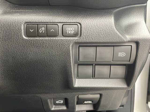 レクサス ＩＳ 300h 大分県 2021(令3)年 8.1万km ソニッククォーツ 純正ナビ/(BT/AM/FM/CD/DVD/フルセグ/AppleCarPlay/AndroidAuto）/衝突軽減システム/車線逸脱防止/先行車発進お知らせ/後退時速度抑制/クルーズコントロール/サンルーフ/前席シートヒーター/前席パワーシート/前後ドライブレコーダー/ETC2.0/電動格納ミラー/ステアリングスイッチ/純正１８インチAW/プッシュスタート/スマートキー/スペアキー