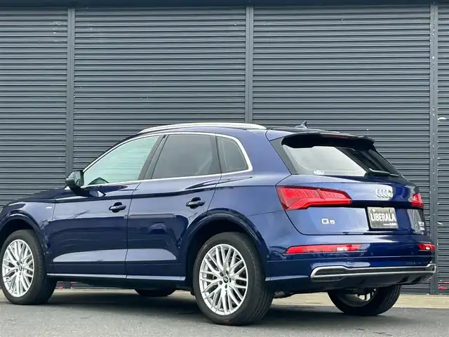 アウディ Ｑ５ 2．0TFSIクワトロ 1st ED 茨城県 2017(平29)年 4.8万km 青Ｍ 250台限定車 /S line仕様 /黒革 /シートヒーター /専用20inAW /アウディプレセンス /ACC /360度カメラ /パーキングエイド /M付パワ-シ-ト /パワーテールゲート /LEDヘッドライト /オートハイビーム /ETC2.0 /ドラレコ /パドルシフト /禁煙車
