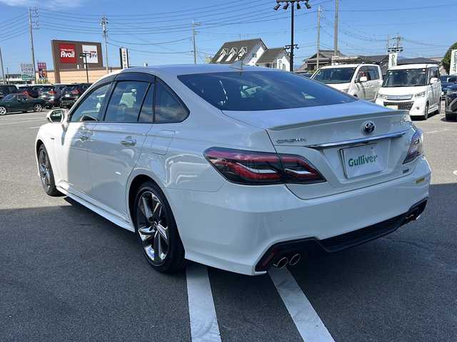 トヨタ クラウン ハイブリッド RS 岐阜県 2018(平30)年 4.2万km ホワイトパールクリスタルシャイン 登録時走行距離41238km/ディスプレイオーディオ（TコネクトSDナビ）/フルセグＴＶ/バックカメラ/Blue tooth・CD・USB入力端子・ビルトインETC/ワンオーナー/トヨタセーフティセンス/プリクラッシュセーフティ（衝突回避支援）/先行車発進告知機能/コーナーセンサー前後/レーダークルーズコントロール/レーンキープアシスト/ＬＥＤヘッドライト/フロントフォグランプ/オートマチックハイビーム/オートライト/横滑り防止装置/盗難防止装置/SRSエアバッグ運転席・助手席/カーテンエアバッグ/布系シート/パワーシート前席/シートヒーター前席/フルフラットシート/純正フロアマット/ステアリングヒーター/パドルシフト/純正18アルミホイール/プッシュスタート/スマートキー/スペアキー1本/アイドリングストップ/保証書/取扱説明書/ドアバイザー