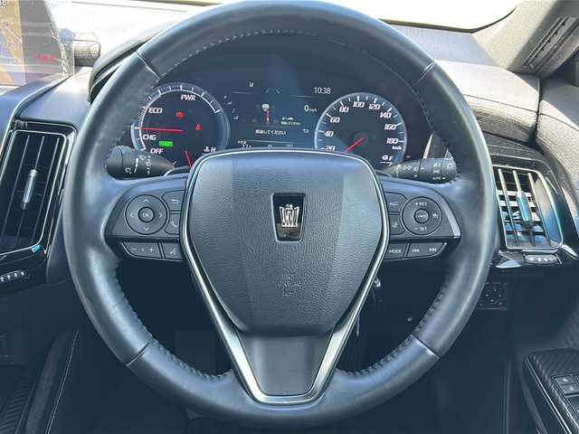 トヨタ クラウン ハイブリッド RS 岐阜県 2018(平30)年 4.2万km ホワイトパールクリスタルシャイン 登録時走行距離41238km/ディスプレイオーディオ（TコネクトSDナビ）/フルセグＴＶ/バックカメラ/Blue tooth・CD・USB入力端子・ビルトインETC/ワンオーナー/トヨタセーフティセンス/プリクラッシュセーフティ（衝突回避支援）/先行車発進告知機能/コーナーセンサー前後/レーダークルーズコントロール/レーンキープアシスト/ＬＥＤヘッドライト/フロントフォグランプ/オートマチックハイビーム/オートライト/横滑り防止装置/盗難防止装置/SRSエアバッグ運転席・助手席/カーテンエアバッグ/布系シート/パワーシート前席/シートヒーター前席/フルフラットシート/純正フロアマット/ステアリングヒーター/パドルシフト/純正18アルミホイール/プッシュスタート/スマートキー/スペアキー1本/アイドリングストップ/保証書/取扱説明書/ドアバイザー