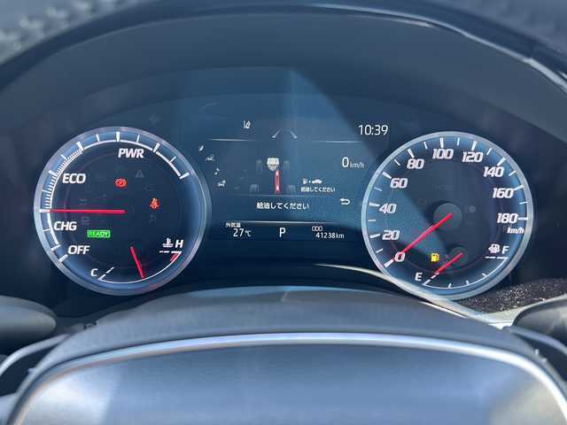 トヨタ クラウン ハイブリッド RS 岐阜県 2018(平30)年 4.2万km ホワイトパールクリスタルシャイン 登録時走行距離41238km/ディスプレイオーディオ（TコネクトSDナビ）/フルセグＴＶ/バックカメラ/Blue tooth・CD・USB入力端子・ビルトインETC/ワンオーナー/トヨタセーフティセンス/プリクラッシュセーフティ（衝突回避支援）/先行車発進告知機能/コーナーセンサー前後/レーダークルーズコントロール/レーンキープアシスト/ＬＥＤヘッドライト/フロントフォグランプ/オートマチックハイビーム/オートライト/横滑り防止装置/盗難防止装置/SRSエアバッグ運転席・助手席/カーテンエアバッグ/布系シート/パワーシート前席/シートヒーター前席/フルフラットシート/純正フロアマット/ステアリングヒーター/パドルシフト/純正18アルミホイール/プッシュスタート/スマートキー/スペアキー1本/アイドリングストップ/保証書/取扱説明書/ドアバイザー