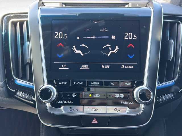 トヨタ クラウン ハイブリッド RS 岐阜県 2018(平30)年 4.2万km ホワイトパールクリスタルシャイン 登録時走行距離41238km/ディスプレイオーディオ（TコネクトSDナビ）/フルセグＴＶ/バックカメラ/Blue tooth・CD・USB入力端子・ビルトインETC/ワンオーナー/トヨタセーフティセンス/プリクラッシュセーフティ（衝突回避支援）/先行車発進告知機能/コーナーセンサー前後/レーダークルーズコントロール/レーンキープアシスト/ＬＥＤヘッドライト/フロントフォグランプ/オートマチックハイビーム/オートライト/横滑り防止装置/盗難防止装置/SRSエアバッグ運転席・助手席/カーテンエアバッグ/布系シート/パワーシート前席/シートヒーター前席/フルフラットシート/純正フロアマット/ステアリングヒーター/パドルシフト/純正18アルミホイール/プッシュスタート/スマートキー/スペアキー1本/アイドリングストップ/保証書/取扱説明書/ドアバイザー