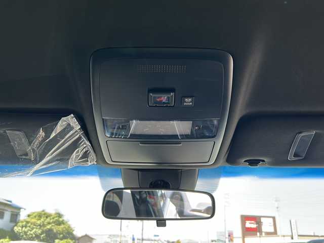 トヨタ クラウン ハイブリッド RS 岐阜県 2018(平30)年 4.2万km ホワイトパールクリスタルシャイン 登録時走行距離41238km/ディスプレイオーディオ（TコネクトSDナビ）/フルセグＴＶ/バックカメラ/Blue tooth・CD・USB入力端子・ビルトインETC/ワンオーナー/トヨタセーフティセンス/プリクラッシュセーフティ（衝突回避支援）/先行車発進告知機能/コーナーセンサー前後/レーダークルーズコントロール/レーンキープアシスト/ＬＥＤヘッドライト/フロントフォグランプ/オートマチックハイビーム/オートライト/横滑り防止装置/盗難防止装置/SRSエアバッグ運転席・助手席/カーテンエアバッグ/布系シート/パワーシート前席/シートヒーター前席/フルフラットシート/純正フロアマット/ステアリングヒーター/パドルシフト/純正18アルミホイール/プッシュスタート/スマートキー/スペアキー1本/アイドリングストップ/保証書/取扱説明書/ドアバイザー