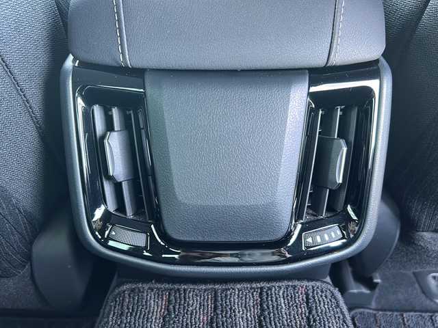 トヨタ クラウン ハイブリッド RS 岐阜県 2018(平30)年 4.2万km ホワイトパールクリスタルシャイン 登録時走行距離41238km/ディスプレイオーディオ（TコネクトSDナビ）/フルセグＴＶ/バックカメラ/Blue tooth・CD・USB入力端子・ビルトインETC/ワンオーナー/トヨタセーフティセンス/プリクラッシュセーフティ（衝突回避支援）/先行車発進告知機能/コーナーセンサー前後/レーダークルーズコントロール/レーンキープアシスト/ＬＥＤヘッドライト/フロントフォグランプ/オートマチックハイビーム/オートライト/横滑り防止装置/盗難防止装置/SRSエアバッグ運転席・助手席/カーテンエアバッグ/布系シート/パワーシート前席/シートヒーター前席/フルフラットシート/純正フロアマット/ステアリングヒーター/パドルシフト/純正18アルミホイール/プッシュスタート/スマートキー/スペアキー1本/アイドリングストップ/保証書/取扱説明書/ドアバイザー