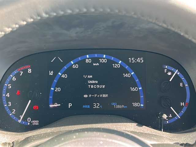 トヨタ ヤリスクロス Z アドベンチャー 山形県 2023(令5)年 1.4万km プラチナホワイトパールマイカ ワンオーナー/純正８型ディスプレイオーディオ/（Bluetooth/Miracast）/バックカメラ/トヨタセーフティセンス/前後コーナーセンサー/レーンキープアシスト/追従クルーズコントロール/電動パーキングブレーキ/オートブレーキホールド/LEDヘッドライト/オートライト/オートマチックハイビーム/ハーフレザーシート/D席パワーシート/D/N席シートヒーター/ステアリングヒーター/プッシュスタート/スマートキー/スペアキー/ステアリングリモコン/ルーフレール/社外AW冬タイヤ積載/（205/65R16  5mm）