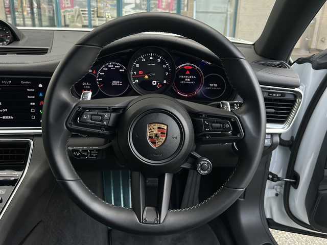 ポルシェ ポルシェ パナメーラ プラチナエディション 愛知県 2022(令4)年 2.5万km キャララホワイトメタリック 登録時走行距離25062km/ワンオーナー/純正12.6インチHDDナビ/(Bluetooth/USB/APPlePodcasts)/社外ドラレコ前後/社外レーダー探知機/純正2.0ビルドインETC/サラウンドビューカメラ/パークアシスト/クリアランスソナー/トラフィックジャムアシスト/アダプティブクルーズコントロール/レーンキープアシスト/レーンチェンジアシスト/ポルシェブレーキアシスト/ポルシェアクティブサスペンション/シャーシ選択ボタン/ドライブモードセレクト/スポーツクロノストップウォッチ(黒)/フロント/リアサンブライド/フロントサンルーフ/リアガラスルーフ/パドルシフト/パワーバックドア/エレクトリックパーキングブレーキ/シート5人乗り変更/アクセサリーコンセント/前席/後席シートヒーター/スマートキー/(スペアキー×1)/取説/保証書