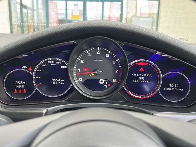 ポルシェ ポルシェ パナメーラ プラチナエディション 愛知県 2022(令4)年 2.5万km キャララホワイトメタリック 登録時走行距離25062km/ワンオーナー/純正12.6インチHDDナビ/(Bluetooth/USB/APPlePodcasts)/社外ドラレコ前後/社外レーダー探知機/純正2.0ビルドインETC/サラウンドビューカメラ/パークアシスト/クリアランスソナー/トラフィックジャムアシスト/アダプティブクルーズコントロール/レーンキープアシスト/レーンチェンジアシスト/ポルシェブレーキアシスト/ポルシェアクティブサスペンション/シャーシ選択ボタン/ドライブモードセレクト/スポーツクロノストップウォッチ(黒)/フロント/リアサンブライド/フロントサンルーフ/リアガラスルーフ/パドルシフト/パワーバックドア/エレクトリックパーキングブレーキ/シート5人乗り変更/アクセサリーコンセント/前席/後席シートヒーター/スマートキー/(スペアキー×1)/取説/保証書