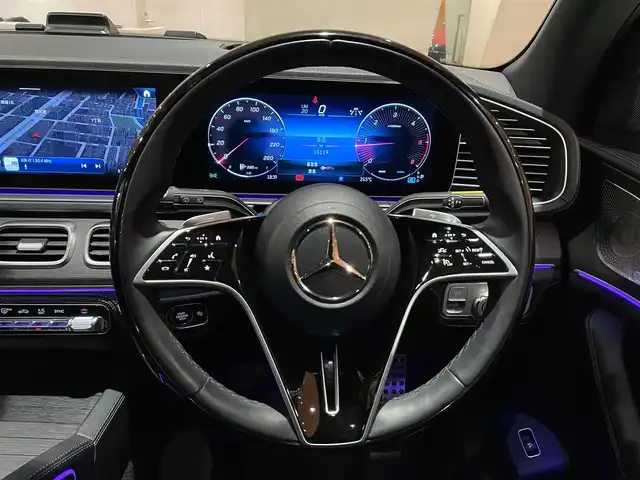 メルセデス・ベンツ Ｍ・ベンツ ＧＬＳ４５０ｄ 4マチック 道央・札幌 2024(令6)年 1.7万km ハイテックシルバー AMGラインパッケージ/　・AMGラインエクステリア/　・22インチAMGアルミホイール/　・アンスラサイトオークウッドインテリアトリム/レーダーセーフティパッケージ/パノラミックスライディングルーフ/パナメリカーナグリル/GLS63フロントバンパー/GLS63仕様マフラー/Ｂｕｒｍｅｓｔｅｒサラウンドサウンドシステム/MBUX ARナビゲーションシステム/ドアクロージングサポーター/黒革シート/前席シートヒーター＆ベンチレーター/後席パワーシート＆シートヒーター/ステアリングヒーター/ 温冷機能付きカップホルダー/ワイヤレスチャージング