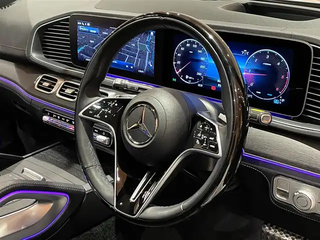 メルセデス・ベンツ Ｍ・ベンツ ＧＬＳ４５０ｄ 4マチック 道央・札幌 2024(令6)年 1.7万km ハイテックシルバー AMGラインパッケージ/　・AMGラインエクステリア/　・22インチAMGアルミホイール/　・アンスラサイトオークウッドインテリアトリム/レーダーセーフティパッケージ/パノラミックスライディングルーフ/パナメリカーナグリル/GLS63フロントバンパー/GLS63仕様マフラー/Ｂｕｒｍｅｓｔｅｒサラウンドサウンドシステム/MBUX ARナビゲーションシステム/ドアクロージングサポーター/黒革シート/前席シートヒーター＆ベンチレーター/後席パワーシート＆シートヒーター/ステアリングヒーター/ 温冷機能付きカップホルダー/ワイヤレスチャージング