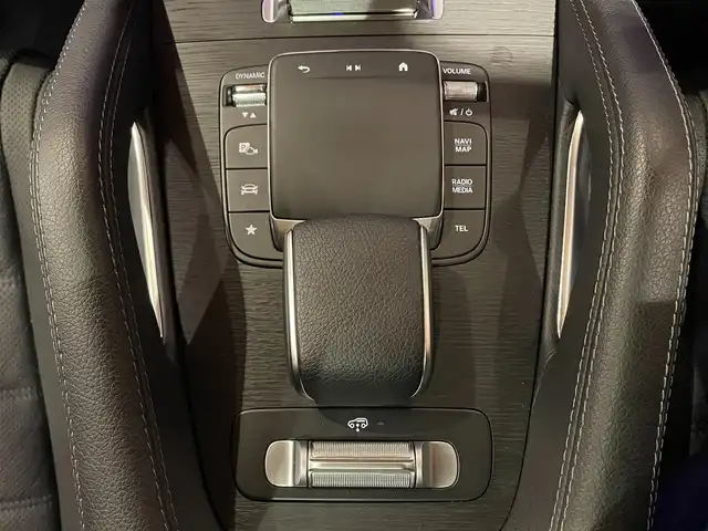 メルセデス・ベンツ Ｍ・ベンツ ＧＬＳ４５０ｄ 4マチック 道央・札幌 2024(令6)年 1.7万km ハイテックシルバー AMGラインパッケージ/　・AMGラインエクステリア/　・22インチAMGアルミホイール/　・アンスラサイトオークウッドインテリアトリム/レーダーセーフティパッケージ/パノラミックスライディングルーフ/パナメリカーナグリル/GLS63フロントバンパー/GLS63仕様マフラー/Ｂｕｒｍｅｓｔｅｒサラウンドサウンドシステム/MBUX ARナビゲーションシステム/ドアクロージングサポーター/黒革シート/前席シートヒーター＆ベンチレーター/後席パワーシート＆シートヒーター/ステアリングヒーター/ 温冷機能付きカップホルダー/ワイヤレスチャージング