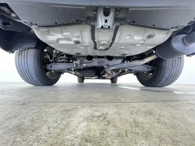 トヨタ ハリアー プレミアム 千葉県 2017(平29)年 6.4万km ブラック 禁煙　/純正９インチナビ　（NSZT-Y66T）/Ｂｌｕｅｔｏｏｔｈ　/ＨＤＭＩ　/ＵＳＢ　/DVD/フルセグＴＶ　/バックモニター　/クルーズコントロール　/パワーバックドア　/ハーフレザーシート/運転席パワーシート　/革巻きステアリング/ステアリングスイッチ/ビルトインＥＴＣ　/LEDヘッドライト/フォグランプ/バックカメラ　/車線逸脱警報