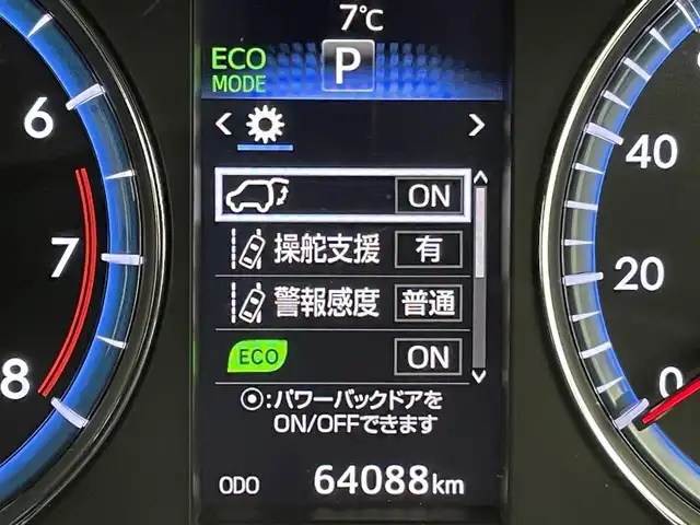 トヨタ ハリアー プレミアム 千葉県 2017(平29)年 6.4万km ブラック 禁煙　/純正９インチナビ　（NSZT-Y66T）/Ｂｌｕｅｔｏｏｔｈ　/ＨＤＭＩ　/ＵＳＢ　/DVD/フルセグＴＶ　/バックモニター　/クルーズコントロール　/パワーバックドア　/ハーフレザーシート/運転席パワーシート　/革巻きステアリング/ステアリングスイッチ/ビルトインＥＴＣ　/LEDヘッドライト/フォグランプ/バックカメラ　/車線逸脱警報