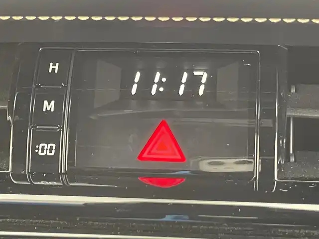 トヨタ ハリアー プレミアム 千葉県 2017(平29)年 6.4万km ブラック 禁煙　/純正９インチナビ　（NSZT-Y66T）/Ｂｌｕｅｔｏｏｔｈ　/ＨＤＭＩ　/ＵＳＢ　/DVD/フルセグＴＶ　/バックモニター　/クルーズコントロール　/パワーバックドア　/ハーフレザーシート/運転席パワーシート　/革巻きステアリング/ステアリングスイッチ/ビルトインＥＴＣ　/LEDヘッドライト/フォグランプ/バックカメラ　/車線逸脱警報