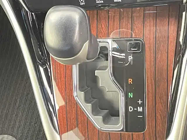 トヨタ ハリアー プレミアム 千葉県 2017(平29)年 6.4万km ブラック 禁煙　/純正９インチナビ　（NSZT-Y66T）/Ｂｌｕｅｔｏｏｔｈ　/ＨＤＭＩ　/ＵＳＢ　/DVD/フルセグＴＶ　/バックモニター　/クルーズコントロール　/パワーバックドア　/ハーフレザーシート/運転席パワーシート　/革巻きステアリング/ステアリングスイッチ/ビルトインＥＴＣ　/LEDヘッドライト/フォグランプ/バックカメラ　/車線逸脱警報