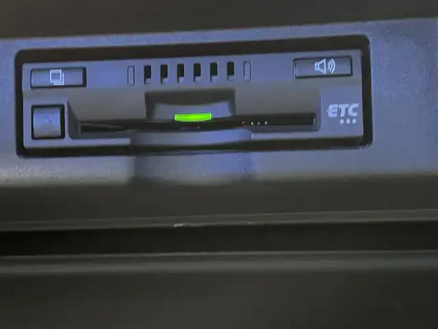 トヨタ ハリアー プレミアム 千葉県 2017(平29)年 6.4万km ブラック 禁煙　/純正９インチナビ　（NSZT-Y66T）/Ｂｌｕｅｔｏｏｔｈ　/ＨＤＭＩ　/ＵＳＢ　/DVD/フルセグＴＶ　/バックモニター　/クルーズコントロール　/パワーバックドア　/ハーフレザーシート/運転席パワーシート　/革巻きステアリング/ステアリングスイッチ/ビルトインＥＴＣ　/LEDヘッドライト/フォグランプ/バックカメラ　/車線逸脱警報