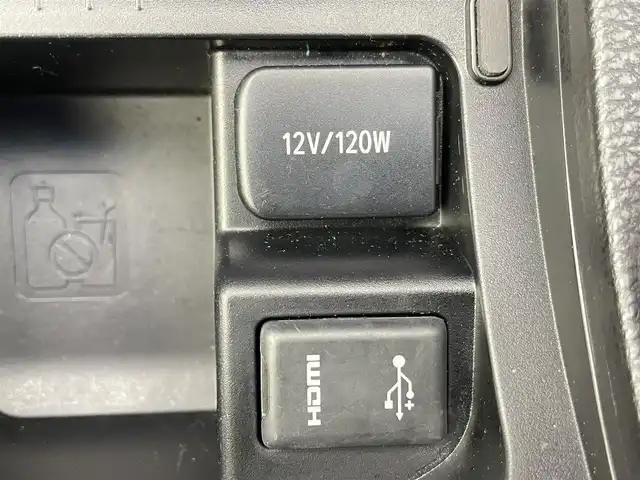 トヨタ ハリアー プレミアム 千葉県 2017(平29)年 6.4万km ブラック 禁煙　/純正９インチナビ　（NSZT-Y66T）/Ｂｌｕｅｔｏｏｔｈ　/ＨＤＭＩ　/ＵＳＢ　/DVD/フルセグＴＶ　/バックモニター　/クルーズコントロール　/パワーバックドア　/ハーフレザーシート/運転席パワーシート　/革巻きステアリング/ステアリングスイッチ/ビルトインＥＴＣ　/LEDヘッドライト/フォグランプ/バックカメラ　/車線逸脱警報