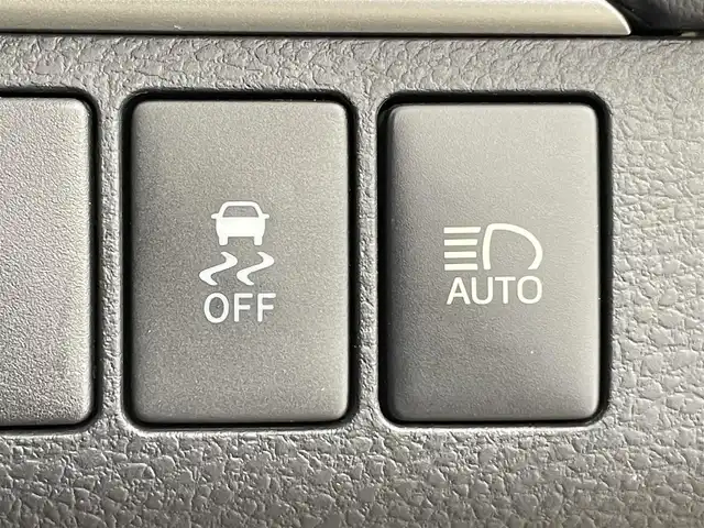 トヨタ ハリアー プレミアム 千葉県 2017(平29)年 6.4万km ブラック 禁煙　/純正９インチナビ　（NSZT-Y66T）/Ｂｌｕｅｔｏｏｔｈ　/ＨＤＭＩ　/ＵＳＢ　/DVD/フルセグＴＶ　/バックモニター　/クルーズコントロール　/パワーバックドア　/ハーフレザーシート/運転席パワーシート　/革巻きステアリング/ステアリングスイッチ/ビルトインＥＴＣ　/LEDヘッドライト/フォグランプ/バックカメラ　/車線逸脱警報