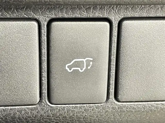 トヨタ ハリアー プレミアム 千葉県 2017(平29)年 6.4万km ブラック 禁煙　/純正９インチナビ　（NSZT-Y66T）/Ｂｌｕｅｔｏｏｔｈ　/ＨＤＭＩ　/ＵＳＢ　/DVD/フルセグＴＶ　/バックモニター　/クルーズコントロール　/パワーバックドア　/ハーフレザーシート/運転席パワーシート　/革巻きステアリング/ステアリングスイッチ/ビルトインＥＴＣ　/LEDヘッドライト/フォグランプ/バックカメラ　/車線逸脱警報