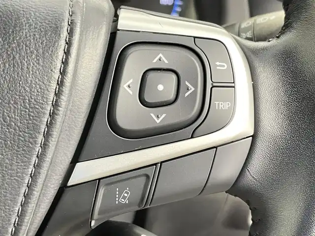 トヨタ ハリアー プレミアム 千葉県 2017(平29)年 6.4万km ブラック 禁煙　/純正９インチナビ　（NSZT-Y66T）/Ｂｌｕｅｔｏｏｔｈ　/ＨＤＭＩ　/ＵＳＢ　/DVD/フルセグＴＶ　/バックモニター　/クルーズコントロール　/パワーバックドア　/ハーフレザーシート/運転席パワーシート　/革巻きステアリング/ステアリングスイッチ/ビルトインＥＴＣ　/LEDヘッドライト/フォグランプ/バックカメラ　/車線逸脱警報