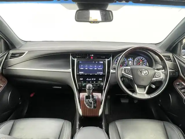 トヨタ ハリアー プレミアム 千葉県 2017(平29)年 6.4万km ブラック 禁煙　/純正９インチナビ　（NSZT-Y66T）/Ｂｌｕｅｔｏｏｔｈ　/ＨＤＭＩ　/ＵＳＢ　/DVD/フルセグＴＶ　/バックモニター　/クルーズコントロール　/パワーバックドア　/ハーフレザーシート/運転席パワーシート　/革巻きステアリング/ステアリングスイッチ/ビルトインＥＴＣ　/LEDヘッドライト/フォグランプ/バックカメラ　/車線逸脱警報