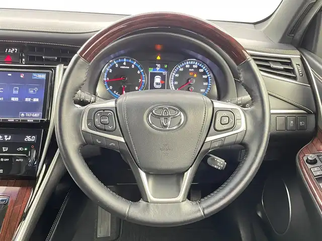 トヨタ ハリアー プレミアム 千葉県 2017(平29)年 6.4万km ブラック 禁煙　/純正９インチナビ　（NSZT-Y66T）/Ｂｌｕｅｔｏｏｔｈ　/ＨＤＭＩ　/ＵＳＢ　/DVD/フルセグＴＶ　/バックモニター　/クルーズコントロール　/パワーバックドア　/ハーフレザーシート/運転席パワーシート　/革巻きステアリング/ステアリングスイッチ/ビルトインＥＴＣ　/LEDヘッドライト/フォグランプ/バックカメラ　/車線逸脱警報