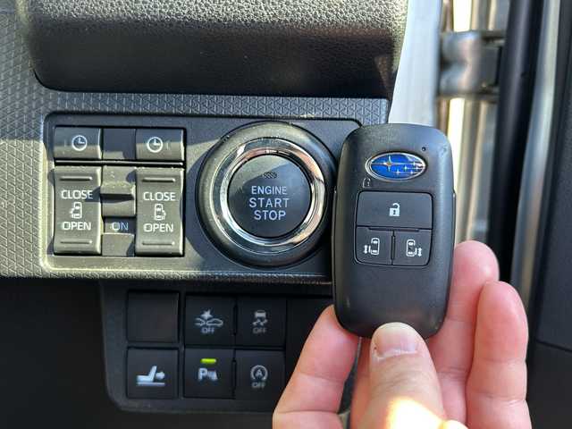 スバル シフォン カスタムRS スマートアシスト 埼玉県 2021(令3)年 2.3万km ブライトシルバーメタリック スマートアシストIII/ ・アダプティブクルーズCtr/ ・衝突回避支援ブレーキ/ ・誤発進抑制機能/ ・オートハイビーム/ ・車線はみ出し警報/ ・先行車発進お知らせ機能/ ・エマージェンシーストップシグナル/純正９インチメモリーナビゲーション(NSZN-Y71DS)/AM/FM/CD/DVD/BT/USB/フルセグＴＶ/全方位モニター/ビルトインＥＴＣ/両側パワースライドドア/ＬＥＤヘッドライト/ＬＥＤフォグランプ/オートライト/前後コーナーセンサー/ロングスライドスイッチ/ステアリングスイッチ/スペアキー1ヶ/保証書/取扱説明書