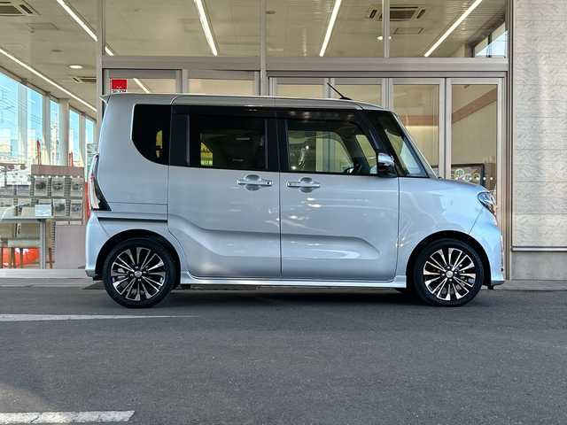 スバル シフォン カスタムRS スマートアシスト 埼玉県 2021(令3)年 2.3万km ブライトシルバーメタリック スマートアシストIII/ ・アダプティブクルーズCtr/ ・衝突回避支援ブレーキ/ ・誤発進抑制機能/ ・オートハイビーム/ ・車線はみ出し警報/ ・先行車発進お知らせ機能/ ・エマージェンシーストップシグナル/純正９インチメモリーナビゲーション(NSZN-Y71DS)/AM/FM/CD/DVD/BT/USB/フルセグＴＶ/全方位モニター/ビルトインＥＴＣ/両側パワースライドドア/ＬＥＤヘッドライト/ＬＥＤフォグランプ/オートライト/前後コーナーセンサー/ロングスライドスイッチ/ステアリングスイッチ/スペアキー1ヶ/保証書/取扱説明書