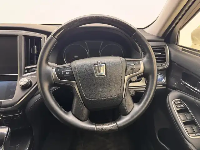 トヨタ クラウン ハイブリッド アスリートS 兵庫県 2014(平26)年 9.3万km ホワイトパールクリスタルシャイン 純正HDDナビ/（CD、DVD、BT、フルセグTV）/ビルトインETC/純正フロアマット/ドアバイザー/追従式クルーズコントロール/バックカメラ/パワーシート/シートヒーター/純正17インチアルミホイール/ステアリングヒーター/前後コーナーセンサー