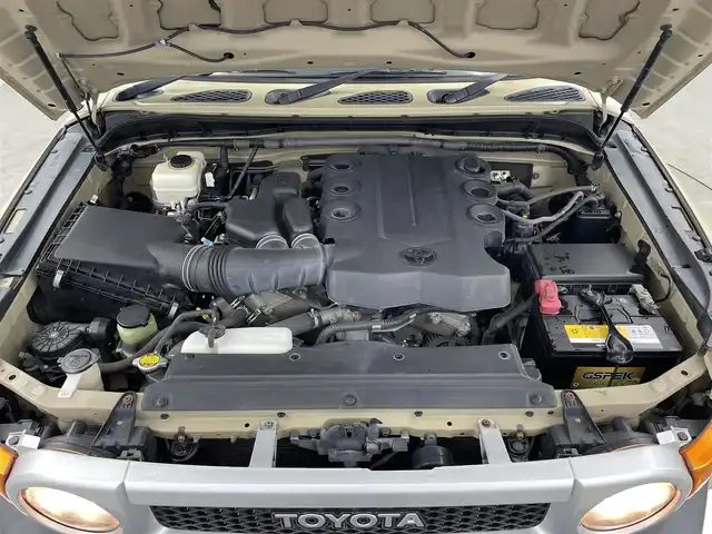 トヨタ ＦＪクルーザー 大分県 2011(平23)年 12.1万km ベージュ/ホワイト 禁煙車/社外ナビ/・Bluetooth/・フルセグTV/・AM/・FM/・DISC/バックカメラ/前後ドライブレコーダー/ETC/リアコーナーセンサー/純正20インチアルミホイール/純正フロアマット/横滑り防止装置/４WD/リモコンキー/パワーウィンドウ/パワーステアリング/電動格納ミラー