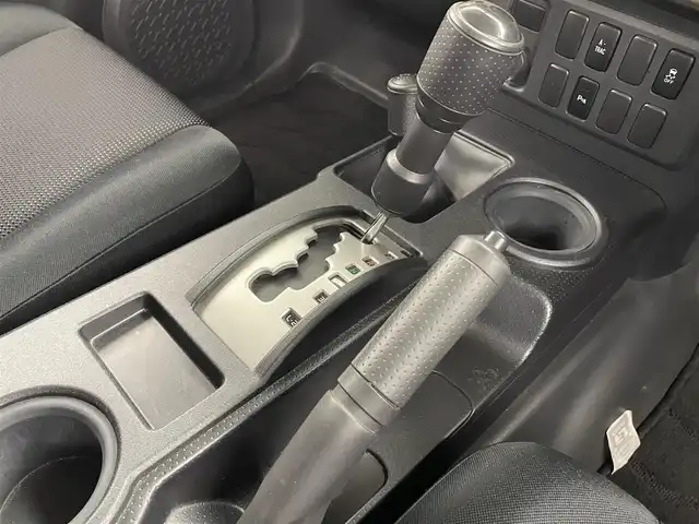 トヨタ ＦＪクルーザー 大分県 2011(平23)年 12.1万km ベージュ/ホワイト 禁煙車/社外ナビ/・Bluetooth/・フルセグTV/・AM/・FM/・DISC/バックカメラ/前後ドライブレコーダー/ETC/リアコーナーセンサー/純正20インチアルミホイール/純正フロアマット/横滑り防止装置/４WD/リモコンキー/パワーウィンドウ/パワーステアリング/電動格納ミラー