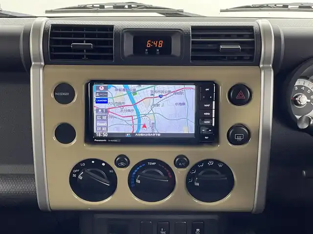 トヨタ ＦＪクルーザー 大分県 2011(平23)年 12.1万km ベージュ/ホワイト 禁煙車/社外ナビ/・Bluetooth/・フルセグTV/・AM/・FM/・DISC/バックカメラ/前後ドライブレコーダー/ETC/リアコーナーセンサー/純正20インチアルミホイール/純正フロアマット/横滑り防止装置/４WD/リモコンキー/パワーウィンドウ/パワーステアリング/電動格納ミラー