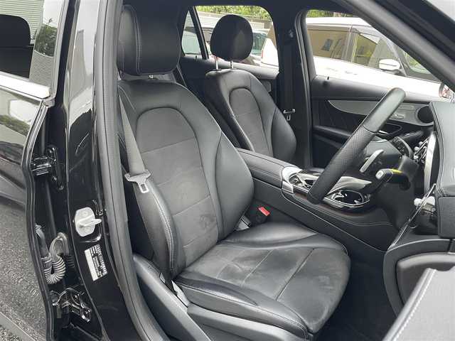メルセデス・ベンツ ＧＬＣ２００ スポーツ 東京都 2017(平29)年 3万km オブシディアンブラック レーダーセーフティ（詳細は検査員記入欄参照）/ダイナミックセレクト/取説・スマートキー×2（キーレスゴー）/アイドリングストップ/革巻スポーツステア・パドルシフト・電動チルト・ステアリングスイッチ/黒ハーフレザーシート/前席メモリ付8Wayパワーシート・シートヒーター/COMANDシステム（8.4インチワイドディスプレイ）/HDDナビ・フルセグTV・DVD/CD/MSV/SD/BT/USB /360°ビューカメラ・パーキングアシスト・パークトロニック/外フロントドラレコ・純正ビルトインETC/パワーバックドア/AMG19インチアルミ/LEDインテリジェントライト・オートライト・リアフォグ/クロームルーフレール/トノカバー/電動パーキングブレーキ
