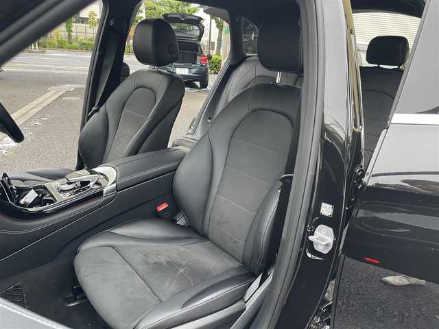 メルセデス・ベンツ ＧＬＣ２００ スポーツ 東京都 2017(平29)年 3万km オブシディアンブラック レーダーセーフティ（詳細は検査員記入欄参照）/ダイナミックセレクト/取説・スマートキー×2（キーレスゴー）/アイドリングストップ/革巻スポーツステア・パドルシフト・電動チルト・ステアリングスイッチ/黒ハーフレザーシート/前席メモリ付8Wayパワーシート・シートヒーター/COMANDシステム（8.4インチワイドディスプレイ）/HDDナビ・フルセグTV・DVD/CD/MSV/SD/BT/USB /360°ビューカメラ・パーキングアシスト・パークトロニック/外フロントドラレコ・純正ビルトインETC/パワーバックドア/AMG19インチアルミ/LEDインテリジェントライト・オートライト・リアフォグ/クロームルーフレール/トノカバー/電動パーキングブレーキ