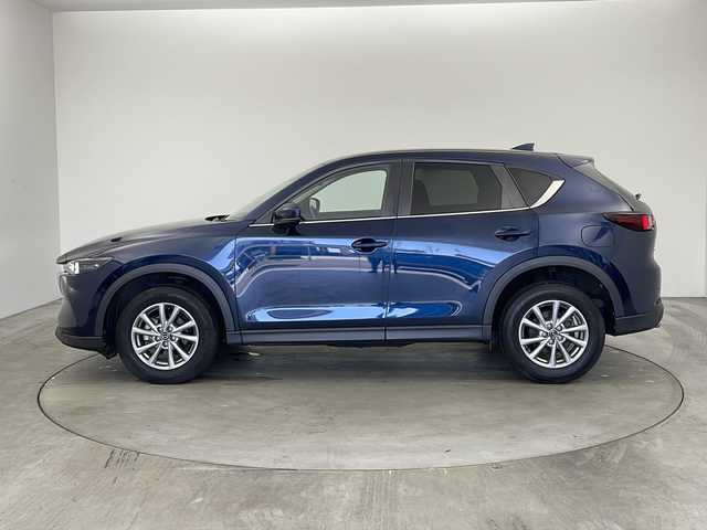 マツダ ＣＸ－５ 20S プロアクティブ 兵庫県 2022(令4)年 3万km ディープクリスタルブルーマイカ ・純正10.25インチナビ/　Bluetoothオーディオ/　USB接続/　スマートフォン連携/・バック/サイドカメラ/・ｉ－ＡＣＴＩＶＳＥＮＳＥ/・ドライバーアテンションアラート/・ブラインドスポットモニター/・レーンキープアシストシステム/・スマート・ブレーキ・サポート（SBS）/・スマート・シティ・ブレーキ・サポート（SCBS)/・前後コーナーセンサー/・トラクションコントロールシステム（TCS）/・アイドリングストップ/・オートマチックハイビーム/・社外前方ドライブレコーダー/・純正フロアマット/・ヘッドアップディスプレイ/・MTモード付AT/・純正17インチアルミホイール/・ETC/・横滑り防止機能/・盗難防止装置/・LEDオートライト/・W＋サイドエアバック/・スマートキー/・オートエアコン