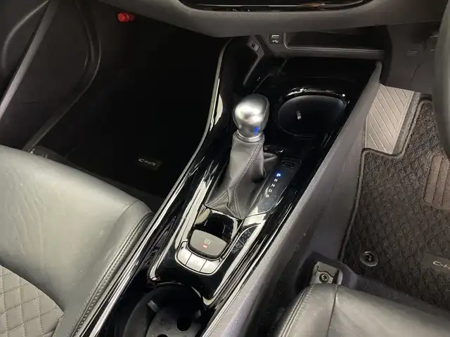 トヨタ Ｃ－ＨＲ G モード ネロセーフティプラスⅡ 鹿児島県 2021(令3)年 4.9万km プラチナホワイトパールマイカ ワンオーナー/禁煙車/トヨタセーフティセンス/プリクラッシュセーフティ/レーダークルーズコントロール/レーンキープアシスト/アラウンドビューモニター/オートマチックハイビーム/前席シートヒーター/前後コーナーセンサー/ブラインドスポットモニター/ハーフレザーシート/電動パーキングブレーキ/オートホールド/ETC/バックカメラ/純正LEDヘッドライト/純正フロアマット/アイドリングストップ/保証書/取扱説明書