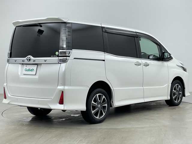 トヨタ ヴォクシー ZS 煌Ⅱ 道央・札幌 2019(平31)年 5.5万km ホワイトパールクリスタルシャイン ・4WD/・寒冷地仕様/・BIGXナビ&CD&DVD&BT&SD/・バックカメラ/・ALPINEフリップダウンモニター/・両側パワースライドドア/・衝突軽減ブレーキ/・ビルトインETC/・社外前後ドライブレコーダー/・社外レーダー/・ウォークスルー/・ドアミラーヒーター/・LEDヘッドライト/・オートハイビーム/・オートライト/・クリアランスソナー/・純正16インチAW