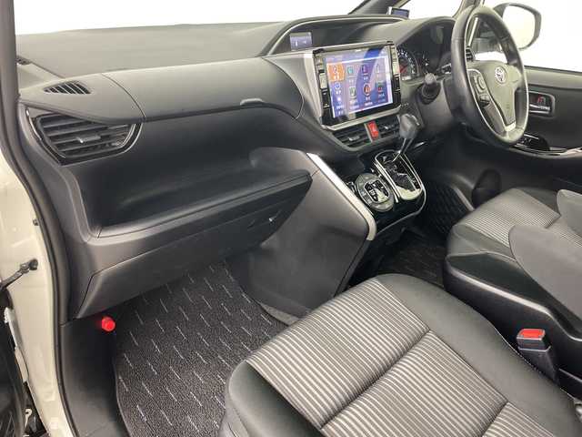 トヨタ ヴォクシー ZS 煌Ⅱ 道央・札幌 2019(平31)年 5.5万km ホワイトパールクリスタルシャイン ・4WD/・寒冷地仕様/・BIGXナビ&CD&DVD&BT&SD/・バックカメラ/・ALPINEフリップダウンモニター/・両側パワースライドドア/・衝突軽減ブレーキ/・ビルトインETC/・社外前後ドライブレコーダー/・社外レーダー/・ウォークスルー/・ドアミラーヒーター/・LEDヘッドライト/・オートハイビーム/・オートライト/・クリアランスソナー/・純正16インチAW