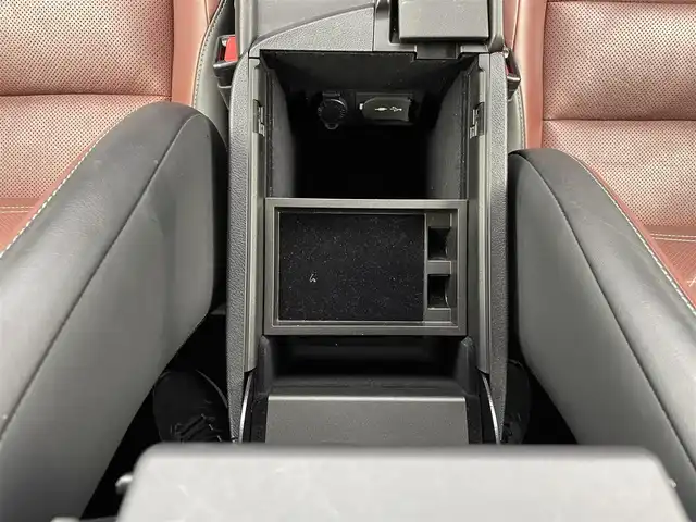 レクサス ＮＸ 200t バージョンL 大分県 2016(平28)年 4.9万km ソニッククォーツ 純正ナビ/フルセグTV/CD/DVD/Bluetooth/SD録音再生/バックガイドモニター/左側サイドモニター/ETC/ドライブレコーダー/サンルーフ/パワーシート/ブレーキホールド/クルーズコントロール/パワーバックドア/LED/純正18インチアルミホイール/スマートキー