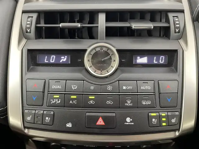 レクサス ＮＸ 200t バージョンL 大分県 2016(平28)年 4.9万km ソニッククォーツ 純正ナビ/フルセグTV/CD/DVD/Bluetooth/SD録音再生/バックガイドモニター/左側サイドモニター/ETC/ドライブレコーダー/サンルーフ/パワーシート/ブレーキホールド/クルーズコントロール/パワーバックドア/LED/純正18インチアルミホイール/スマートキー